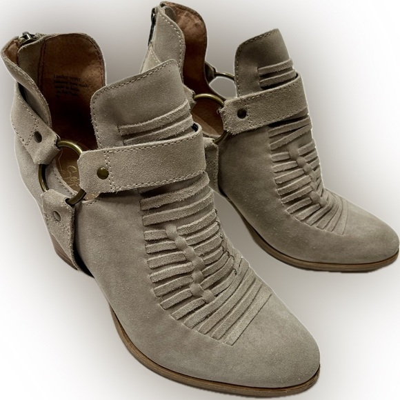 Seychelles Taupe Suede Heeled Ankle Boots - Picture 1 of 9